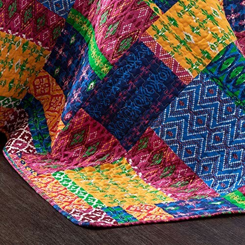 Colorful quilt with geometric patterns